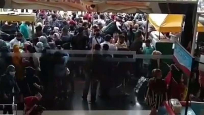 Mall CBD Ciledug ramai dikunjungi masyarakat.