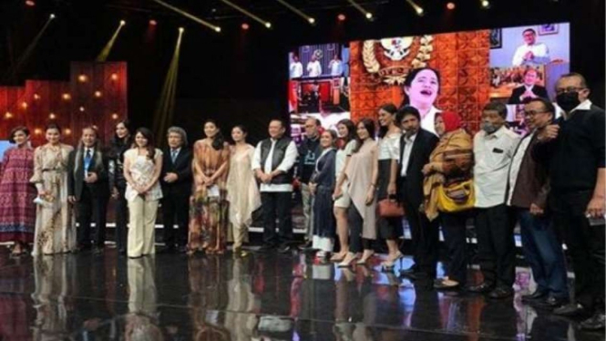 Ikut foto bersama, Ketua MPR Bambang Soesatyo minta maaf