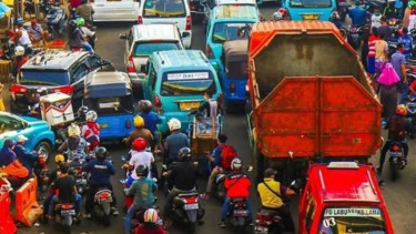 Pasar Kebayoran Lama dan Kawasan Tebet dipadati masyarakat.