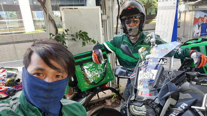 Mantan pilot dan pramugara yang alih profesi antar GrabFood