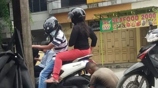 Isi angin ban motor