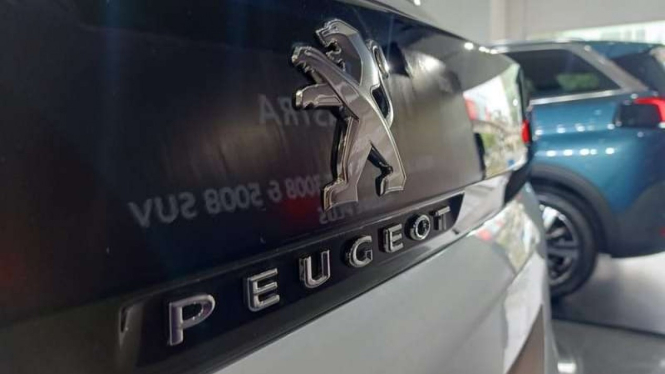 Ilustrasi logo di mobil Peugeot