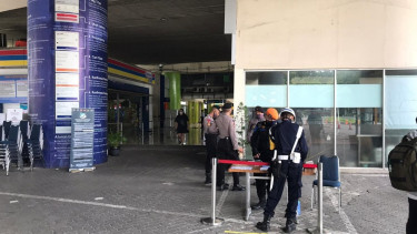 Pengamanan di Stasiun Gambir, Jakarta