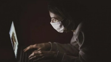 Masker untuk mencegah penularan Virus Corona COVID-19.