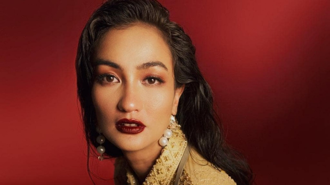 Atiqah Hasiholan