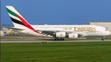 Maskapai Emirates Airline. 