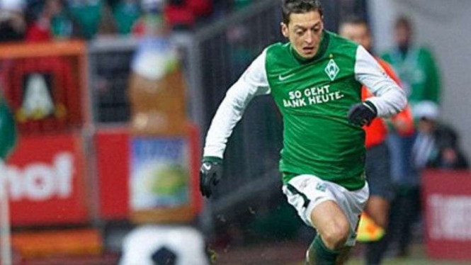 Mesut Oezil saat membela Werder Bremen.
