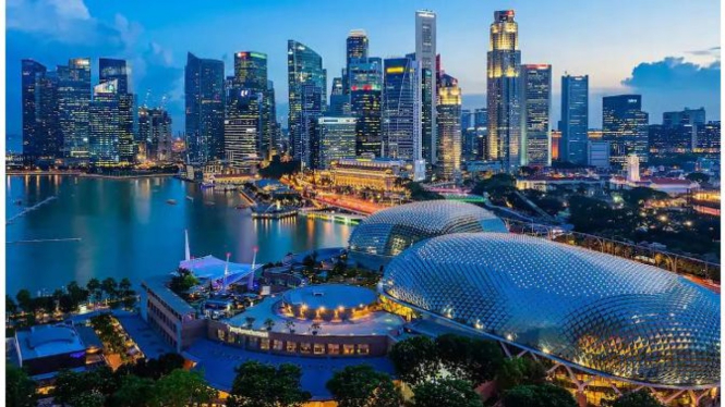 Financial Center di seberang Marina Bay, Jakarta