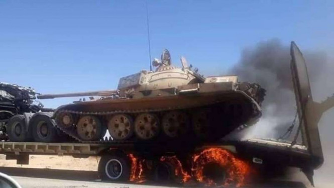 VIVA Militer : Konvoi Tank Militer Turki Diserang Tentara Nasional Libya (LNA)