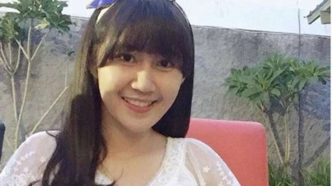 Pedagang gorengan Yossy viral karena wajah rupawan