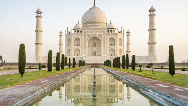 Wisata Taj Mahal di India. Image via: Business Destinations