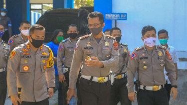 Direktur Lalu Lintas Polda DIY Kombes Pol I Made Agus Prasatya (tengah)