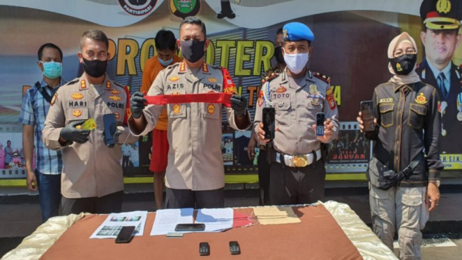 Kapolres Depok Kombes Pol Azis Andriansyah saat merilis kasus perampokan ATM