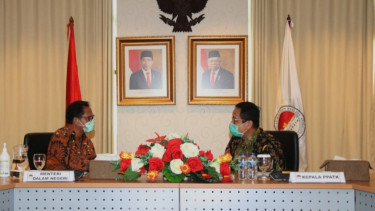 Mendagri, Tito Karnavian, bersama Kepala PPATK, Dian Ediana Rae