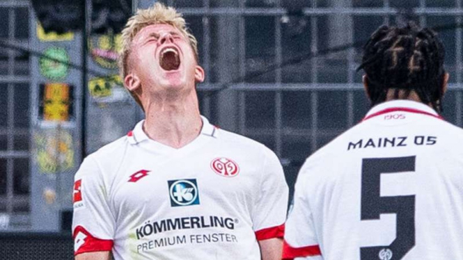 Pemain Mainz rayakan kemenangan atas Borussia Dortmund.
