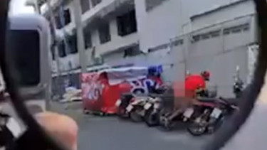 Pria aneh, berhubungan seks dengan motor.