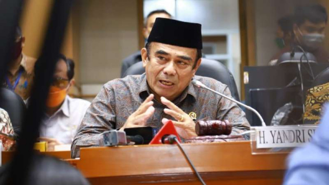 Menteri Agama Fachrul Razi telekonferensi di Gedung DPR RI.