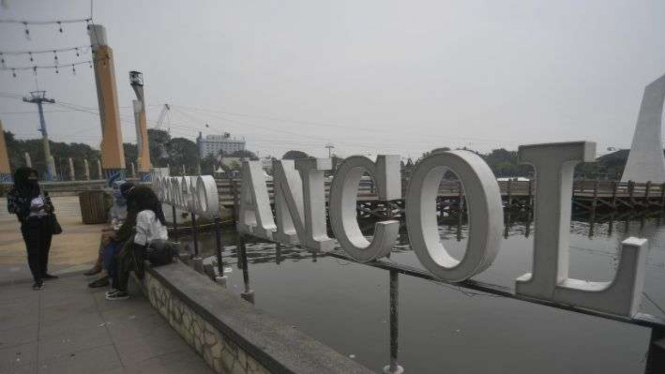Suasana di Kawasan Taman Impian Jaya Ancol.