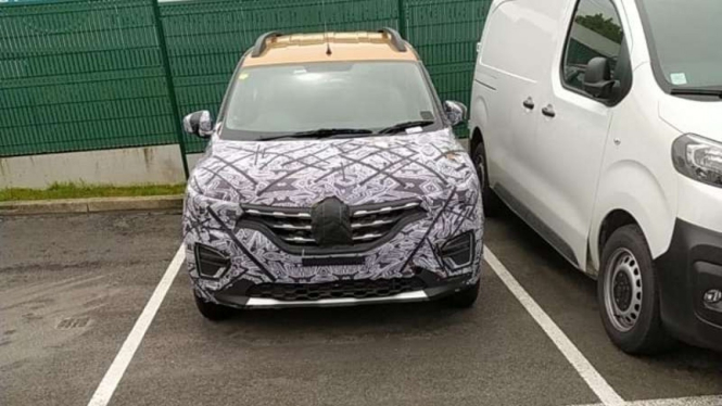 Renault Triber tertangkap kamera sedang melakukan pengujian di Benua Eropa