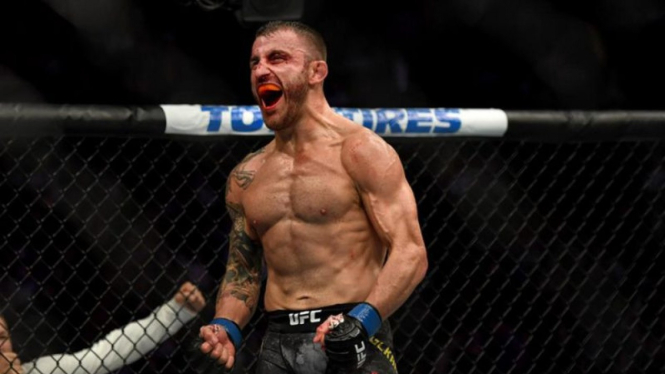 Juara kelas bulu UFC, Alexander Volkanovski