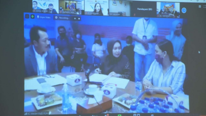 BRI melangsungkan akad kredit massal kepada 500 calon debitur melalui video seremonial.