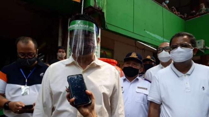 Wagub DKI Jakarta A Riza Patria mengunjungi Pasar Palmerah Jakarta 