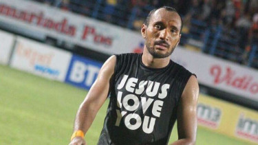 Mantan bek Persija, Leonard Tupamahu