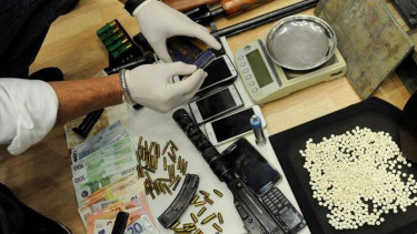 VIVA Militer: Senapan dan narkotika diamankan tentara Suriah dari gudang ISIS