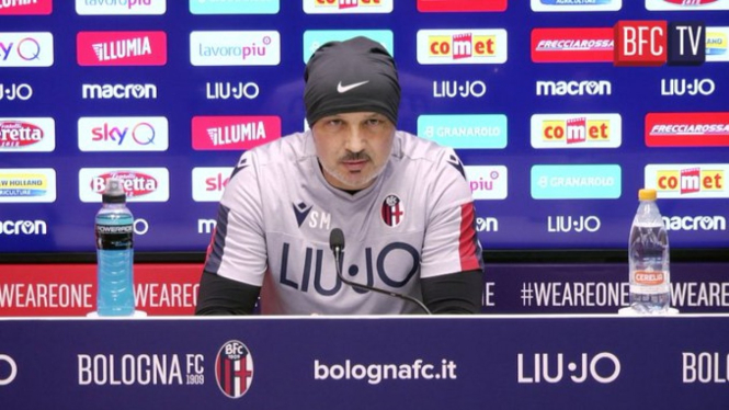 Pelatih Bologna, Sinisa Mihajlovic.