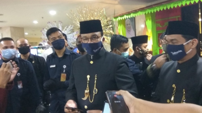 Gubernur DKI Jakarta Anies Baswedan (tengah). (Foto ilustrasi)