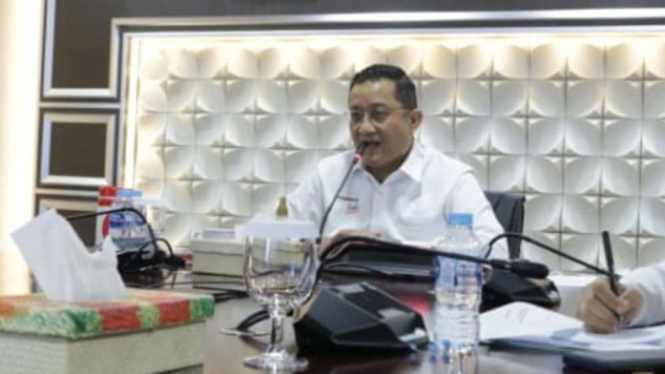 Juliari P. Batubara saat di Kantornya.