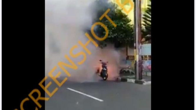 Viral motor terbakar karena hand sanitizer