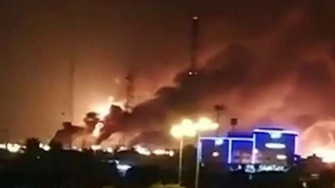 VIVA Militer : Serangan Drone Houthi ke Kilang Minyak Saudi Arabia
