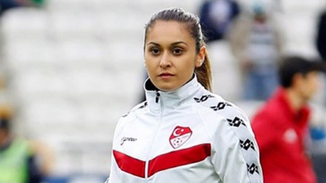 Wasit wanita FIFA asal Turki, Betul Nur Y?lmaz.