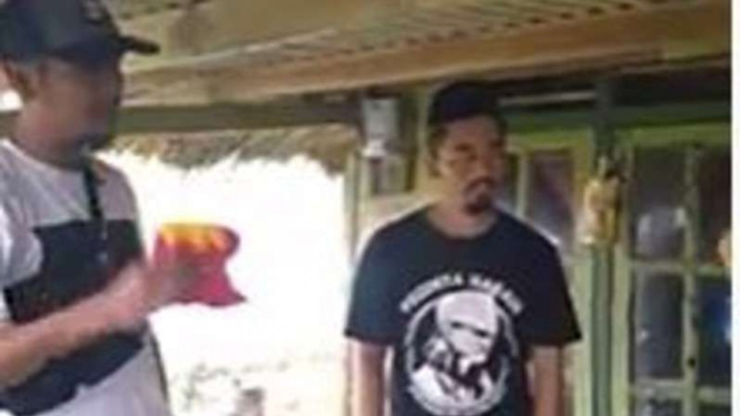 FPI ambil baju emak-emak karena bergambar palu arit