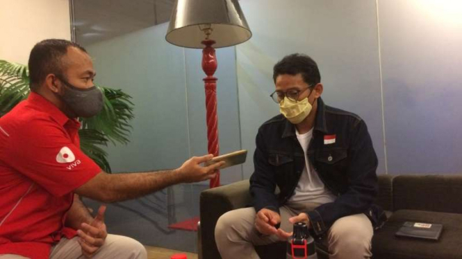 Mantan wakil gubernur DKI Jakarta Sandiaga Uno dalam wawancara dengan VIVAnews di kantor tvOne, Jakarta, pada Jumat malam, 26 Juni 2019.