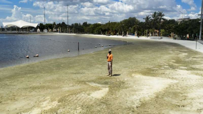 Kawasan Pantai Timur Ancol sepi saat PSBB Jakarta 