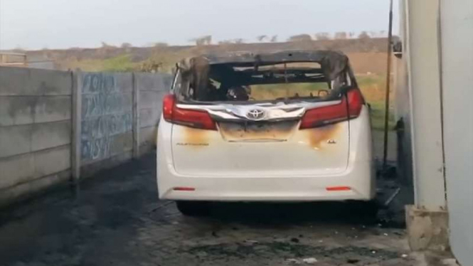 Mobil Alphard milik Via Vallen diduga dibakar