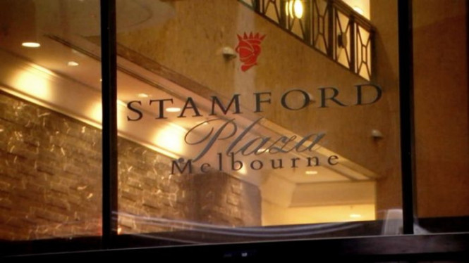 Salah satu hotel di Melbourne Stamford Plaza Melbourne dimana program karantina hotel di sana menyebabkan penyebaran kasus COVID-19 di pemukiman.