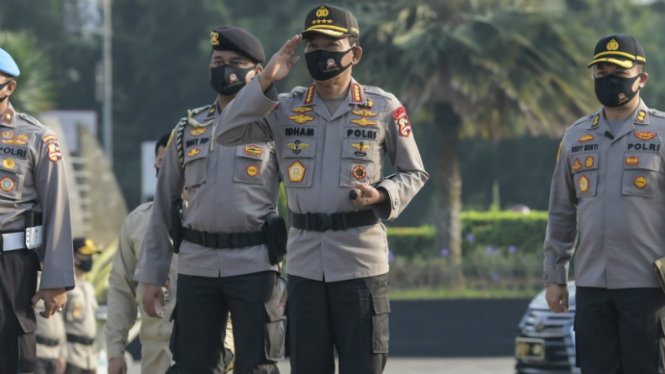 Kapolri Jenderal Pol Idham Azis (kedua kanan)