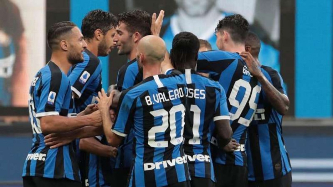 Pemain Inter Milan rayakan gol.