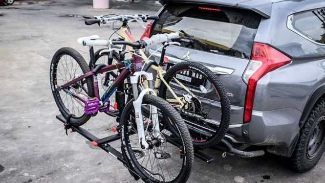 Rak sepeda tambahan di mobil