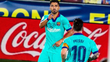 Pemain Barcelona, Luis Suarez dan Lionel Messi.