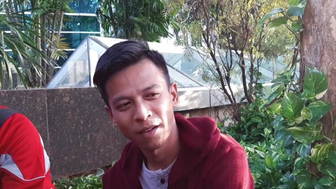 Pria yang mirip Ariel Noah