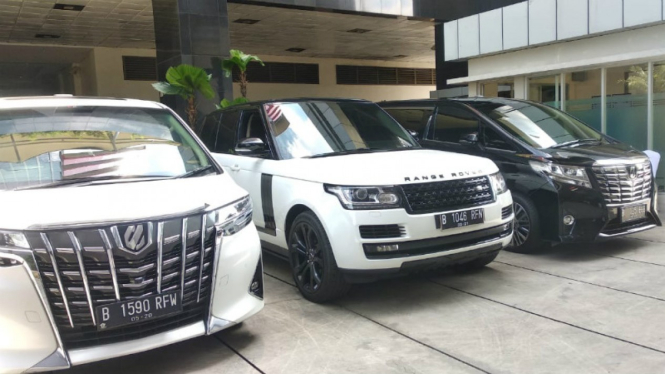 Deretan mobil mewah para anggota DPR (foto ilustrasi)