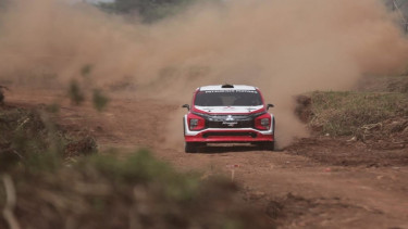 Mobil Xpander AP4 diuji coba di lintasan reli