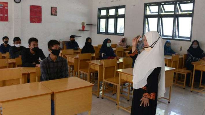 Ilustrasi siswa dan guru.