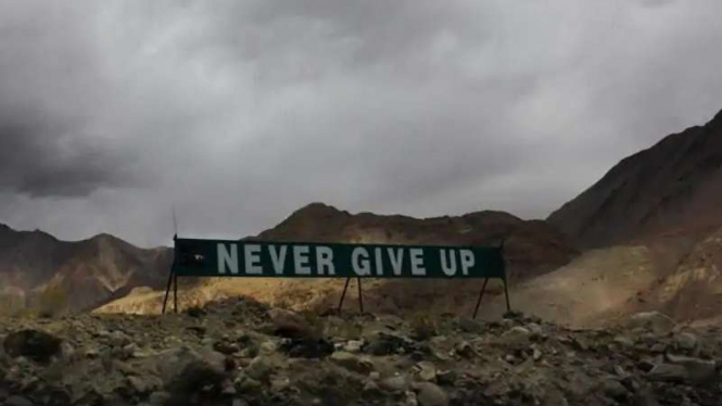 VIVA Militer : Spanduk tentara India di Danau Pangong Tso, Ladakh India