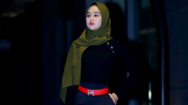Hana Hanifah kenakan hijab