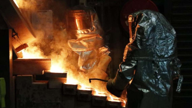 Produksi Emas di Tambang Martabe di Batang Toru, Sumatera Utara.